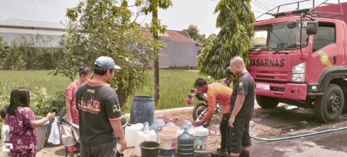 BASARNAS-Surabaya-Kerahkan-Truk-Canggih-Bantu-Subsidi-Air-Bersih
