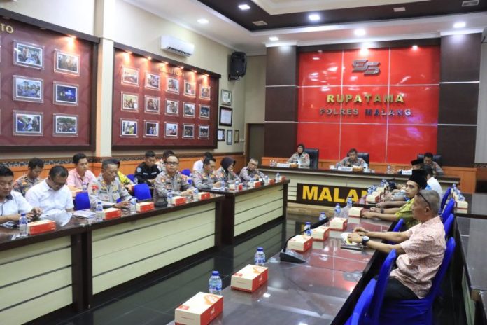 Jajaran Polres Malang Saat menggelar Dialog Publik di Ruang Rupatama Mapolres Malang, Rabu (29/11/2023). (Foto: Irfan/Newstimes.id)