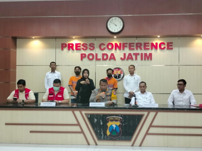 hukumkriminal-polda-jatim-tangkap-dua-mafia-solar-sidoarjo