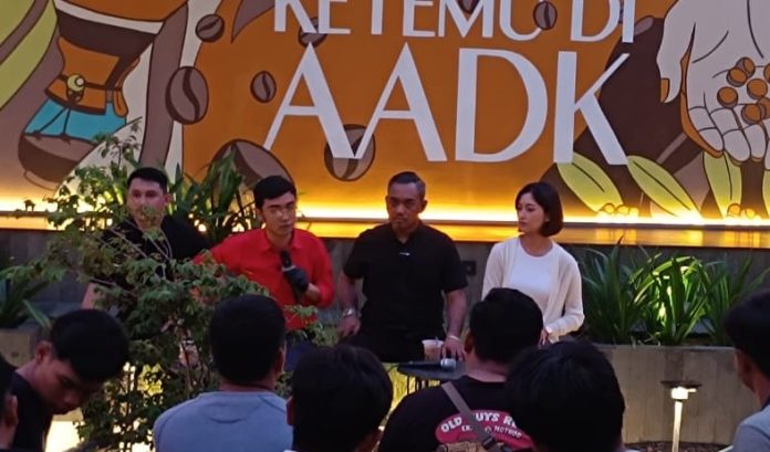 politik-bertemu-ratusan-anak-muda-tpn-ganjar-mahfud-gelorakan-surabaya-total-ganjar
