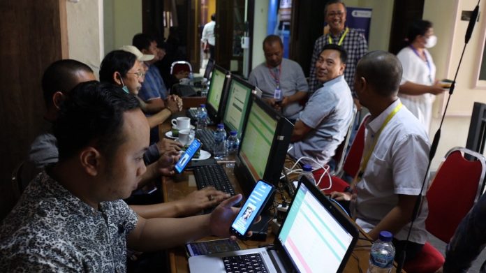 pemerintah-percepat-pelayanan-adminduk-di-2024-wali-kota-eri-cahyadi-sehari-jadi pemerintah-percepat-pelayanan-adminduk-di-2024-wali-kota-eri-cahyadi-sehari-jadi