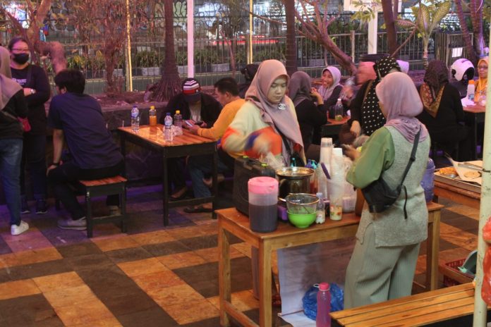 hiburan-pdps-surabaya-jadikan-event-wisata-kuliner-senja-surya-agenda-rutin hiburan-pdps-surabaya-jadikan-event-wisata-kuliner-senja-surya-agenda-rutin
