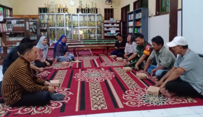 Babinsa-Gandeng-Sekolah-Dasar-Gelar-Rakor-Penertiban-Pedangan-Kaki-Lima