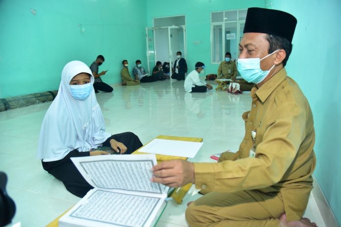 pemkot-surabaya-tambah-kuota-beasiswa-penghafal-kitab-suci-jadi-1-419-pelajar