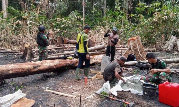 Tegakkan-Kedaulatan-Wilayah-NKRI,-TNI-Pasang-Penambahan-Pilar-Patok-Batas-Negara-di-Papua-Selatan