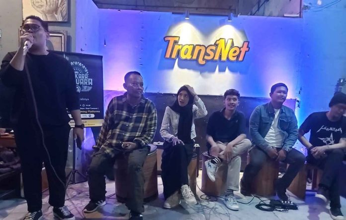 Go-Public,-Band-Indie-Asal-Surabaya-Ingin-Konsisten-Ciptakan-Lagu-Berlirik-Satire Go-Public,-Band-Indie-Asal-Surabaya-Ingin-Konsisten-Ciptakan-Lagu-Berlirik-Satire