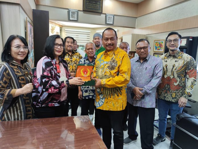 daerah-koni-jatim-gandeng-rsud-dr-soetomo-tangani-pelayanan-kesehatan-atlet daerah-koni-jatim-gandeng-rsud-dr-soetomo-tangani-pelayanan-kesehatan-atlet