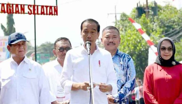 Presiden-Jokowi-Resmikan-Inpres-Jalan-Daerah-Jatim-Bagian-Selatan-Sepanjang-209,46-KM Presiden-Jokowi-Resmikan-Inpres-Jalan-Daerah-Jatim-Bagian-Selatan-Sepanjang-209,46-KM