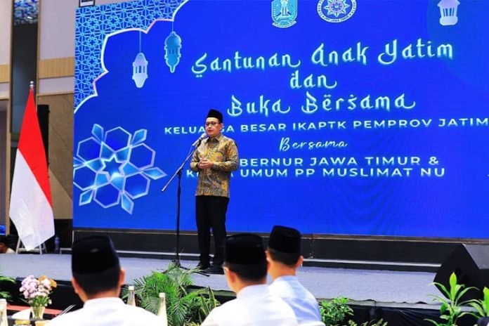 pemerintahan-santunan-anak-yatim-ikaptk-jatim-pj-gubernur-adhy-harap-bisa-jadi-contoh-bagi-asn-lainny