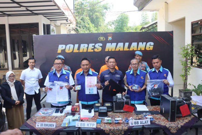 Pungli-Dokumen-Kependudukan,-Pelaku-Terancam-Pidana-6-Tahun-Kurungan-Penjara Pungli-Dokumen-Kependudukan,-Pelaku-Terancam-Pidana-6-Tahun-Kurungan-Penjara