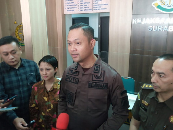nasional-kejari-surabaya-resmi-kasasi-putusan-bebas-ronald-tannur nasional-kejari-surabaya-resmi-kasasi-putusan-bebas-ronald-tannur