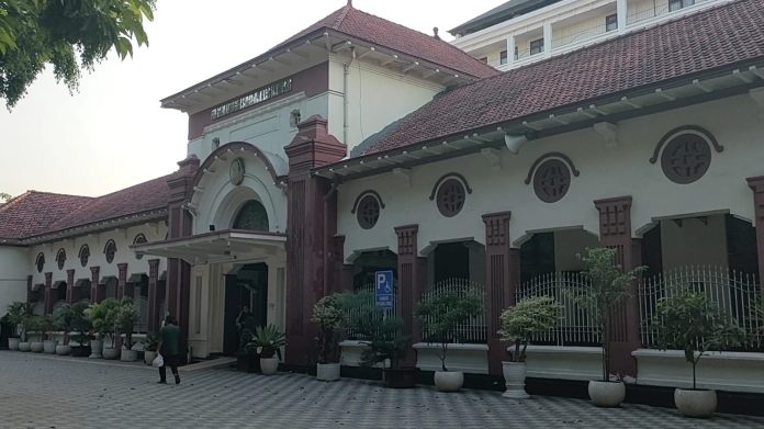 hukumkriminal-pengunjung-kecewa-pengadilan-negeri-surabaya-sepi-sidang