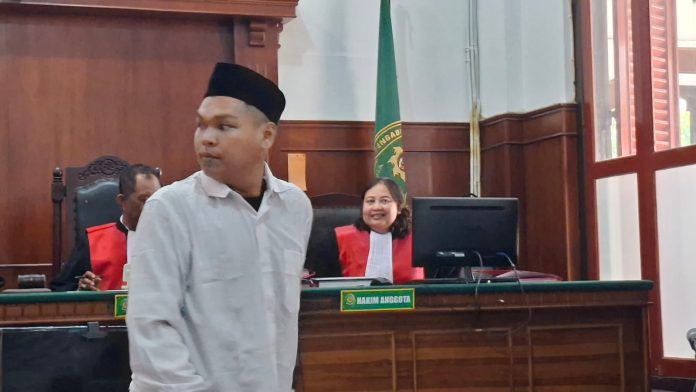 andrian-anak-polisi-di-surabaya-diadili-kasus-peredaran-sabu andrian-anak-polisi-di-surabaya-diadili-kasus-peredaran-sabu