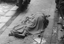 Geger, Pria Sencaki Tewas Bersimbah Darah di Pragoto Surabaya geger-pria-sencaki-tewas-bersimbah-darah-di-pragoto-surabaya