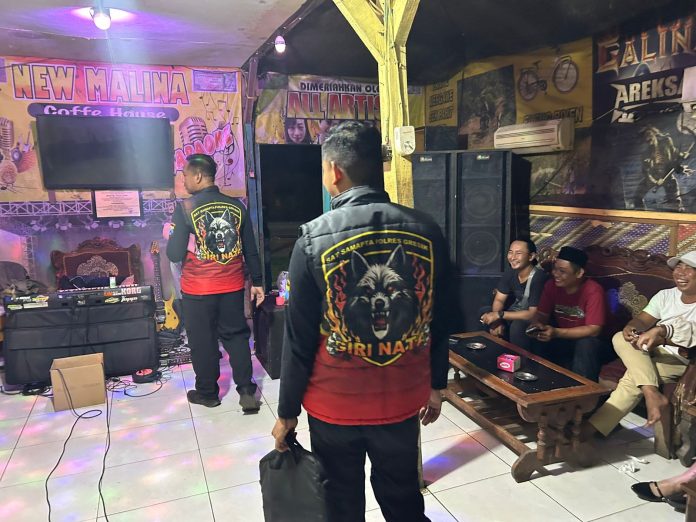 polisi-gerebek-cafe-house-di-gresik-pramusaji-dan-lc-kocar-kacir
