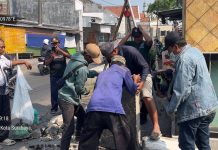 Lurah Pakal Tanggapi Jalan Rusak Akibat Truk Proyek Pokmas lurah-pakal-tanggapi-jalan-rusak-akibat-truk-proyek-pokmas