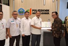 Adv. Yulianto Dampingi Eko Wahyu Penyerahan Ijazahnya dari Politeknik Negeri Jember adv-yulianto-dampingi-eko-wahyu-penyerahan-ijazahnya-dari-politeknik-negeri-jember