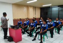 Bhabinkamtibmas Polsek Simokerto Berikan Penyuluhan Darurat di ITC Mall