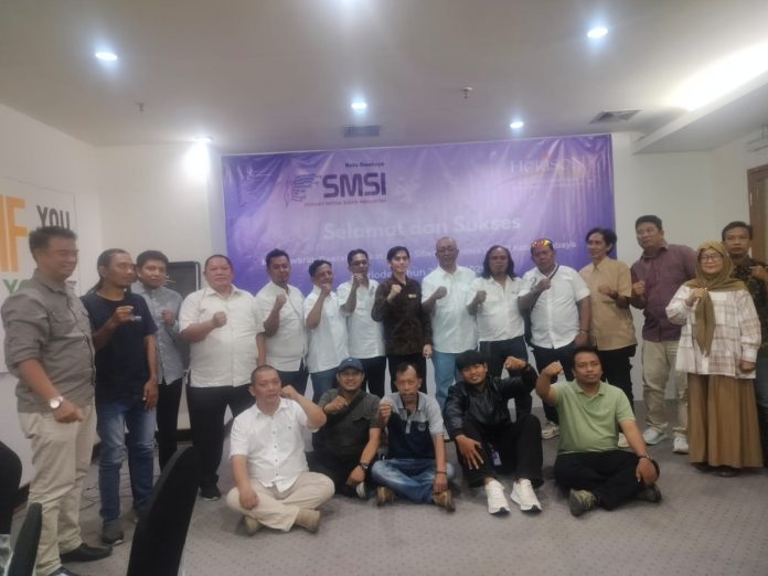 bos-media-infodis-id-kembali-jabat-ketua-smsi-surabaya-priode-2026-2029