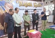 Anggota DPRD Deny Haryanto Serahkan Bantuan Tenda Rp30 Juta dari BK APBD Sidoarjo kepada RW 8 Kepuh Permai anggota-dprd-deny-haryanto-serahkan-bantuan-tenda-rp30-juta-dari-bk-apbd-sidoarjo-kepada-rw-8-kepuh-permai
