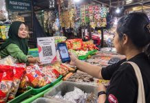 Dukung Digitalisasi Pasar Keputran, BRI Regional Office Surabaya Hadirkan Fasilitas WiFi untuk Permudah Transaksi QRIS dukung-digitalisasi-pasar-keputran-bri-regional-office-surabaya-hadirkan-fasilitas-wifi-untuk-permudah-transaksi-qris