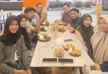 Pererat Solidaritas, Staf dan Anak Magang KKP Yulianto Kiswocahyono Gelar Makan Siang Santai Bersama Reyhan Alarico Stewart pererat-solidaritas-staf-dan-anak-magang-kkp-yulianto-kiswocahyono-gelar-makan-siang-santai-bersama-reyhan-alarico-stewart