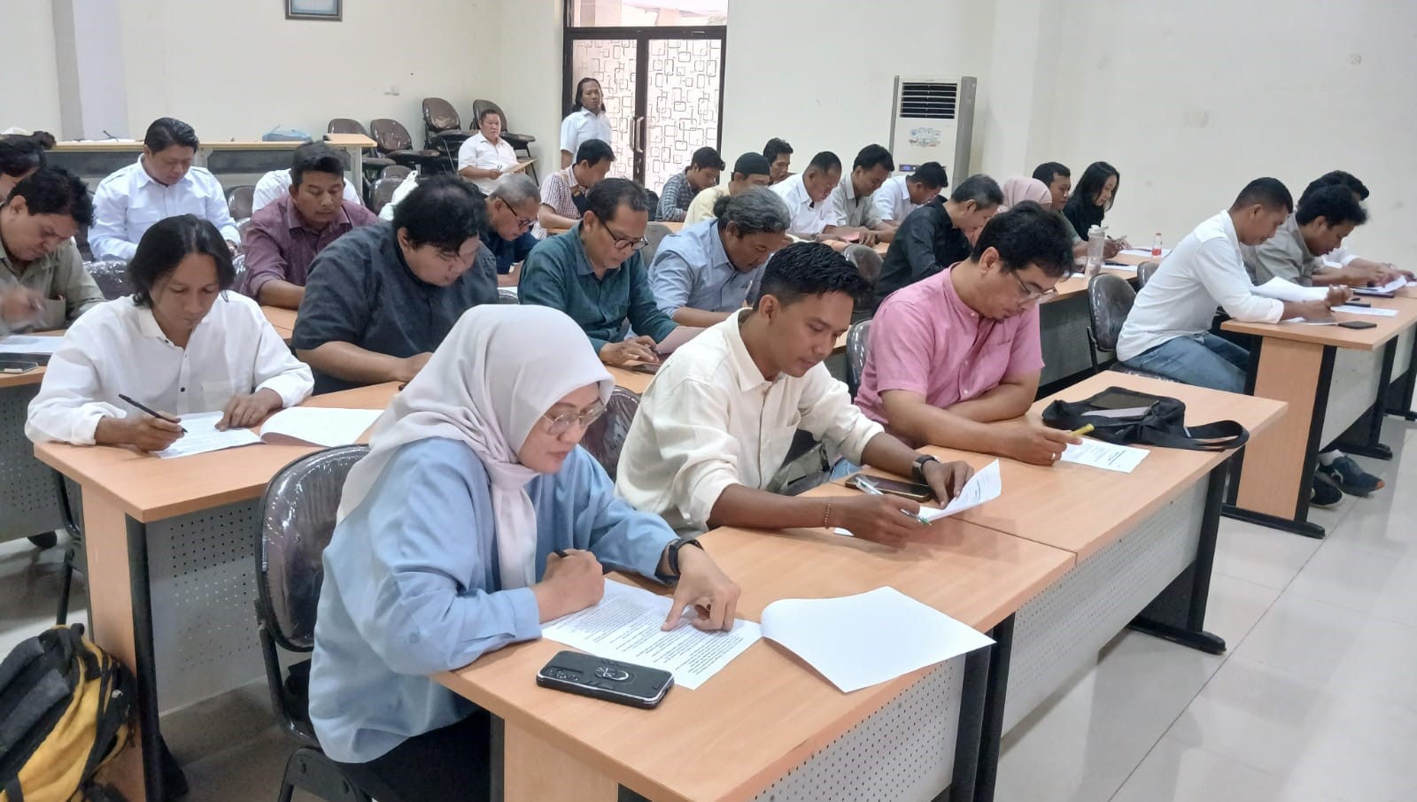 smsi-kota-surabaya-dan-pwi-jatim-gelar-okk-angkatan-ke-28-dongkrak-kualitas-wartawan-di-tengah-gempuran-ai (2)